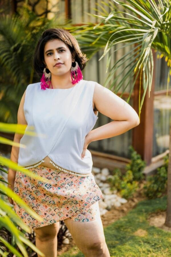 scallop skort with overlay crop top - Image 3