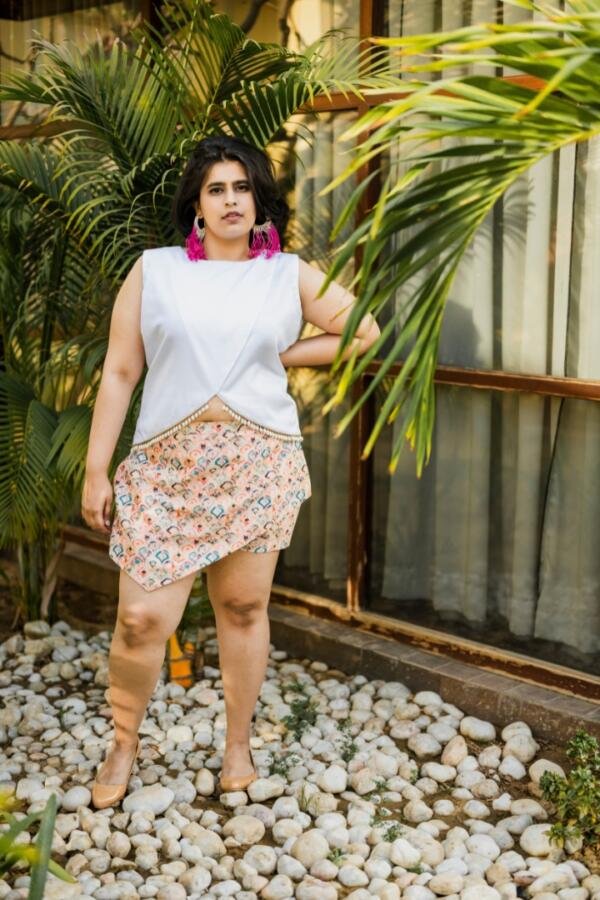 scallop skort with overlay crop top - Image 4