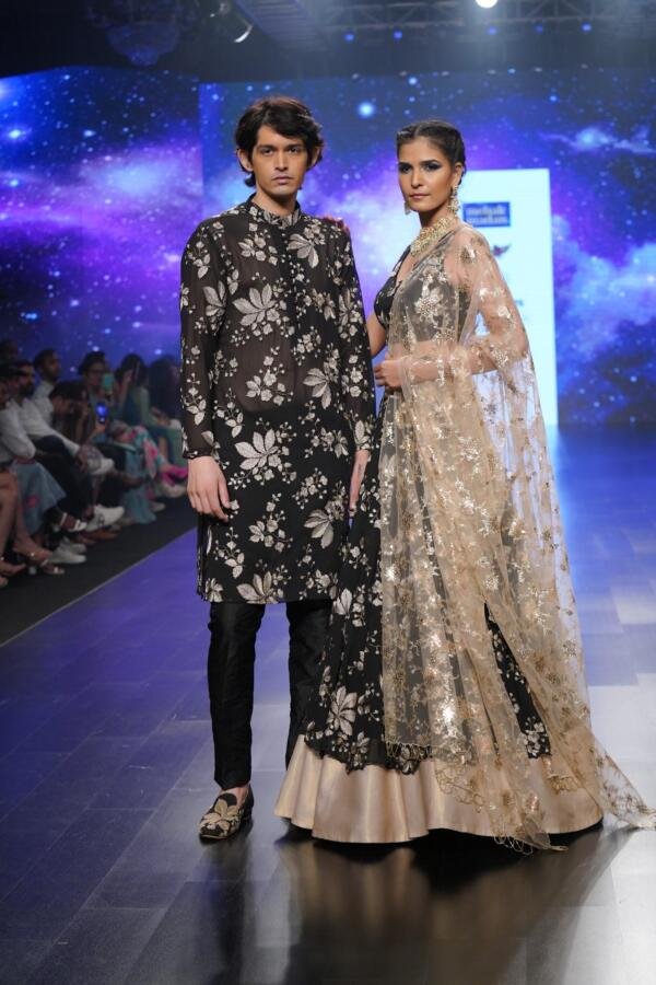 The Floral Threadwork Mens kurat pant set - Image 3