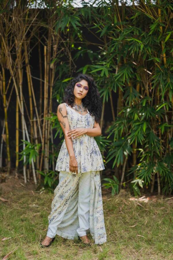 Linen Ivory Draped Saree - Image 2