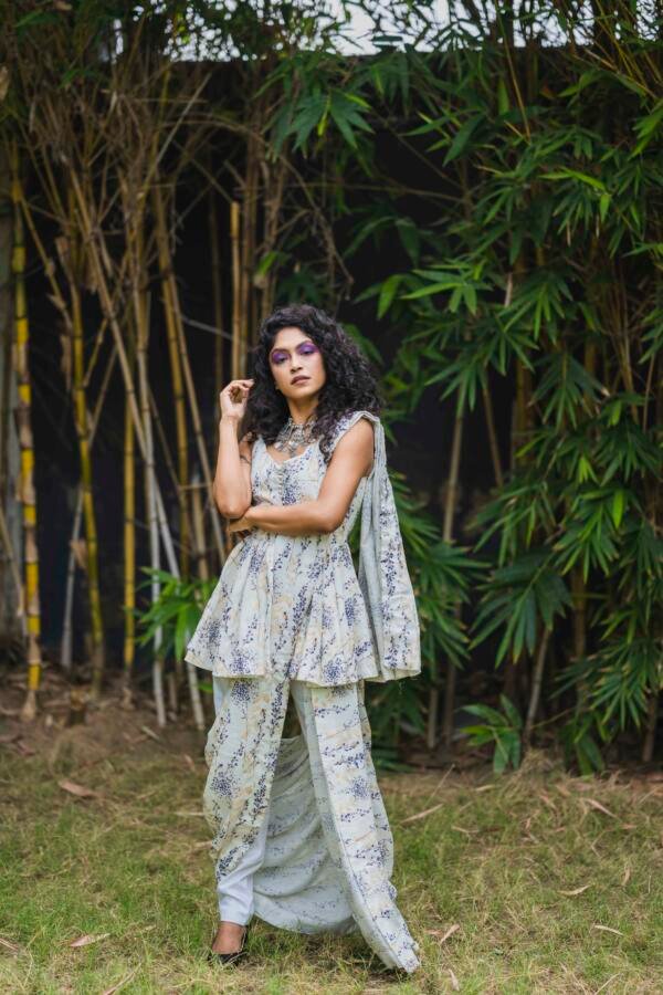 Linen Ivory Draped Saree - Image 3